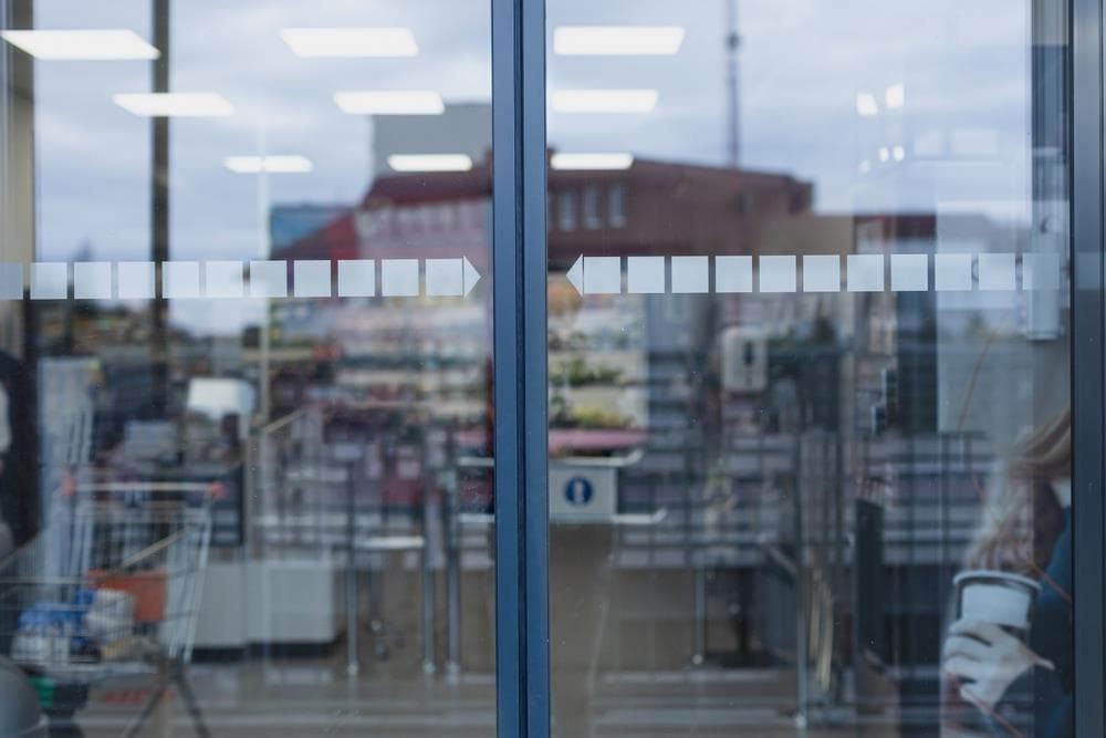 Los beneficios de las puertas automáticas para su negocio: seguridad, comodidad y ahorro energético